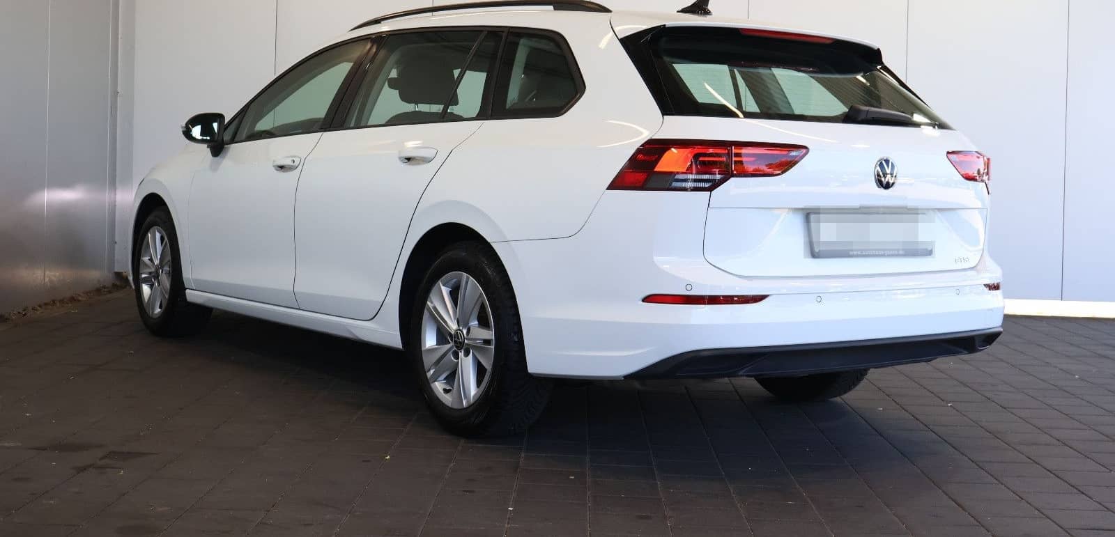 Volkswagen Golf VIII Var. Life 1.5 eTSI AID+ACC+LED+AHK foto 6