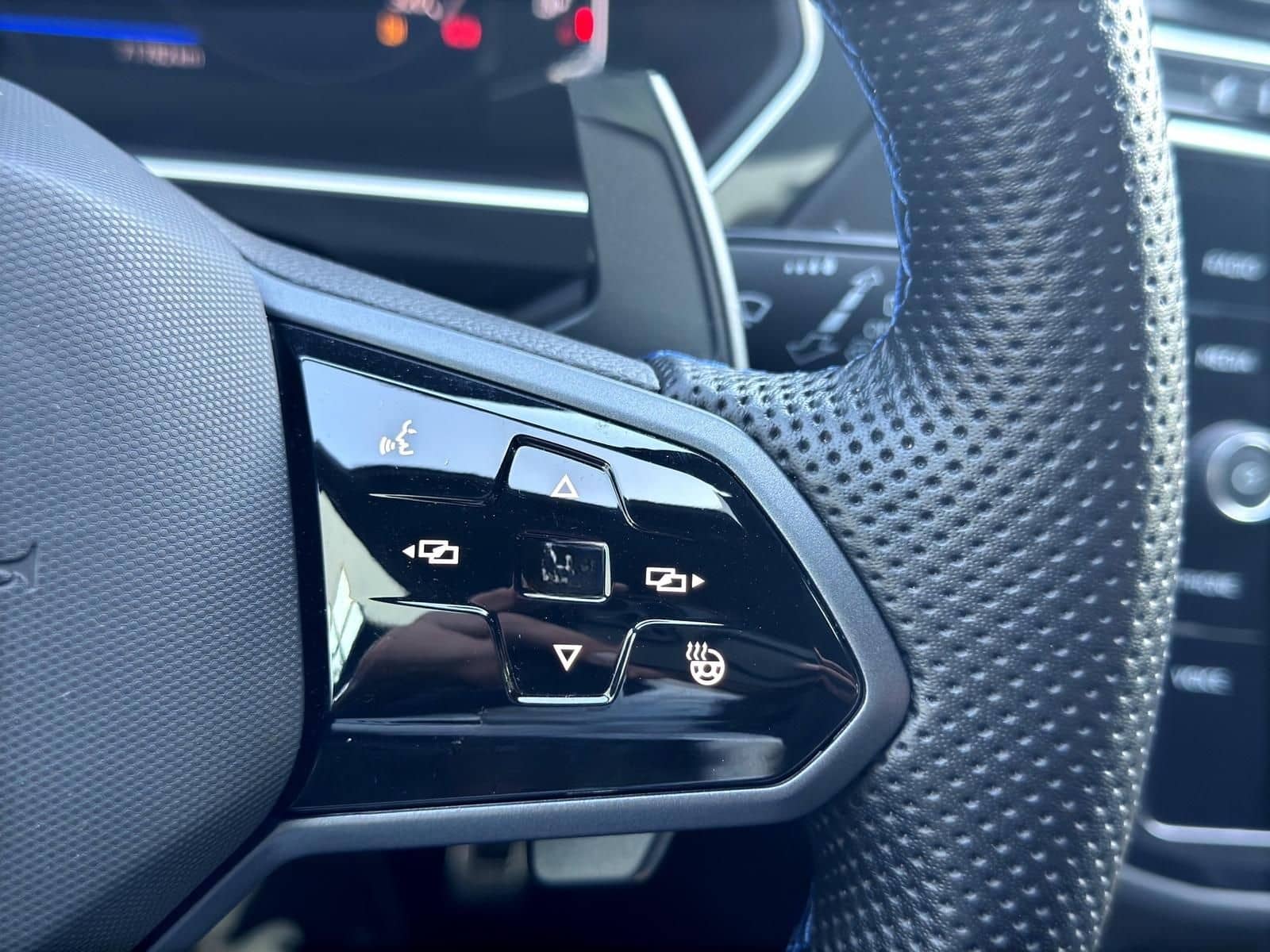 Volkswagen Tiguan R 4MOTION*KEYLESS*360*BLACK STYLE*AHK*LED foto 23