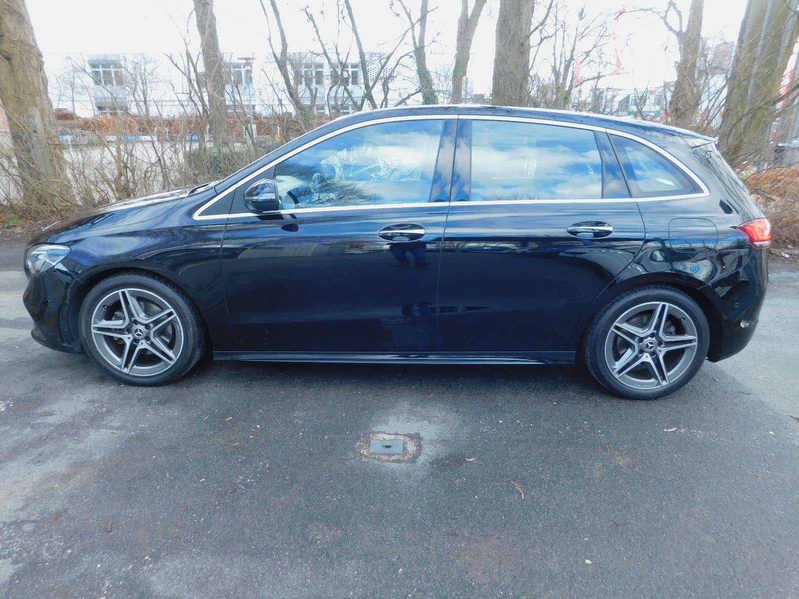 Mercedes-Benz B 200 7G AMG Navi AHK Panorama Kamera LED Leder foto 5