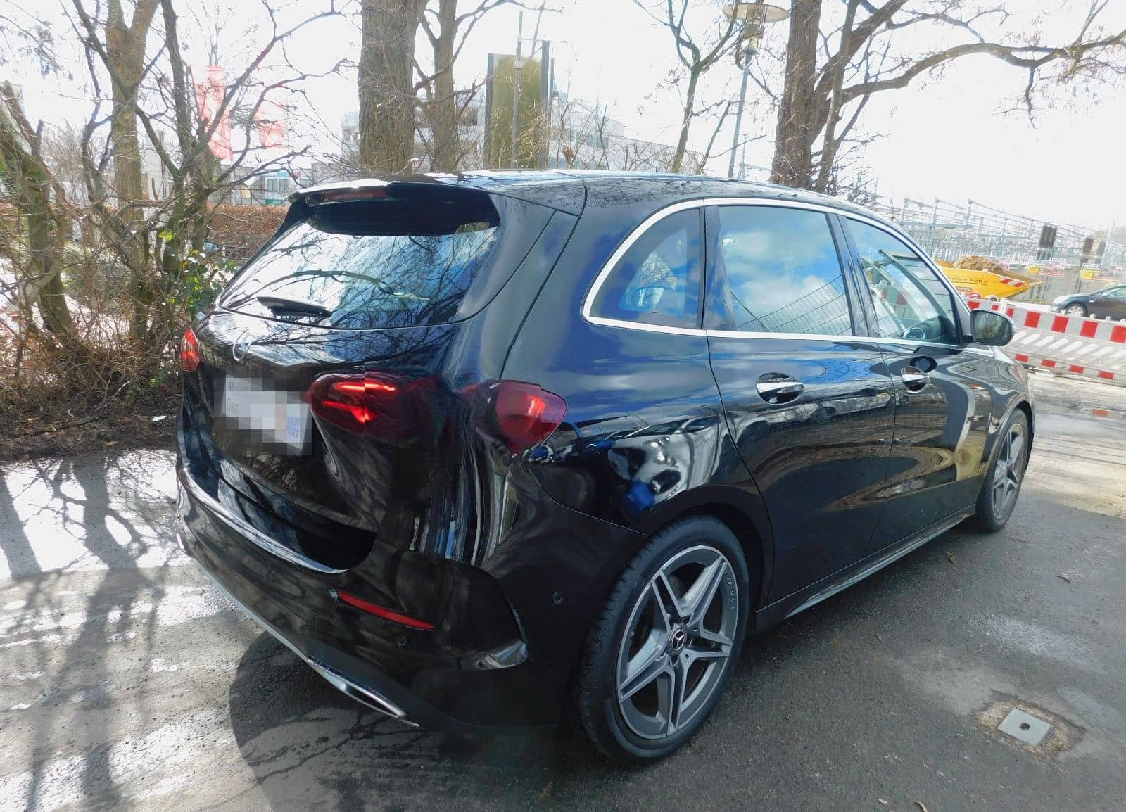 Mercedes-Benz B 200 7G AMG Navi AHK Panorama Kamera LED Leder foto 7