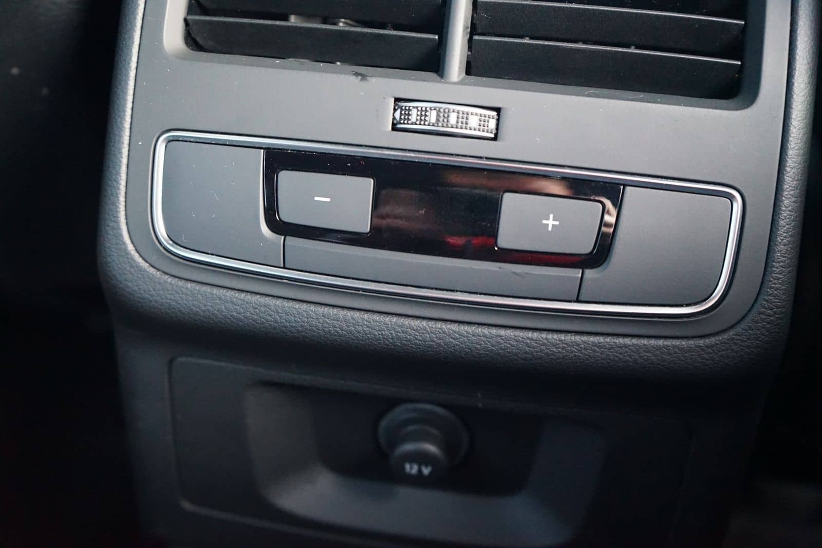 Audi A4 Avant 40 TDI S-Line quattro Aut. LED ACC Navi foto 13