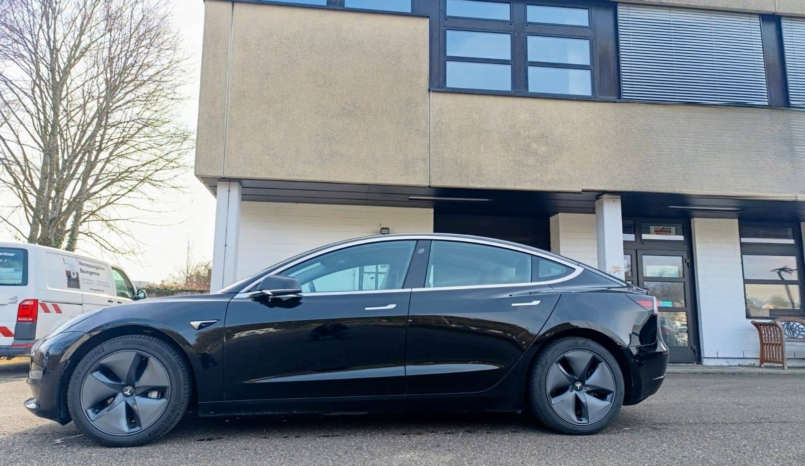 Tesla Model 3 Standard Range Plus RWD foto 2