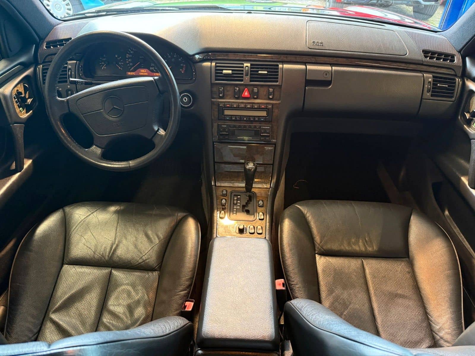 Mercedes-Benz E 420 AVANTGARDE / Vollausstattung / MB Historie foto 14