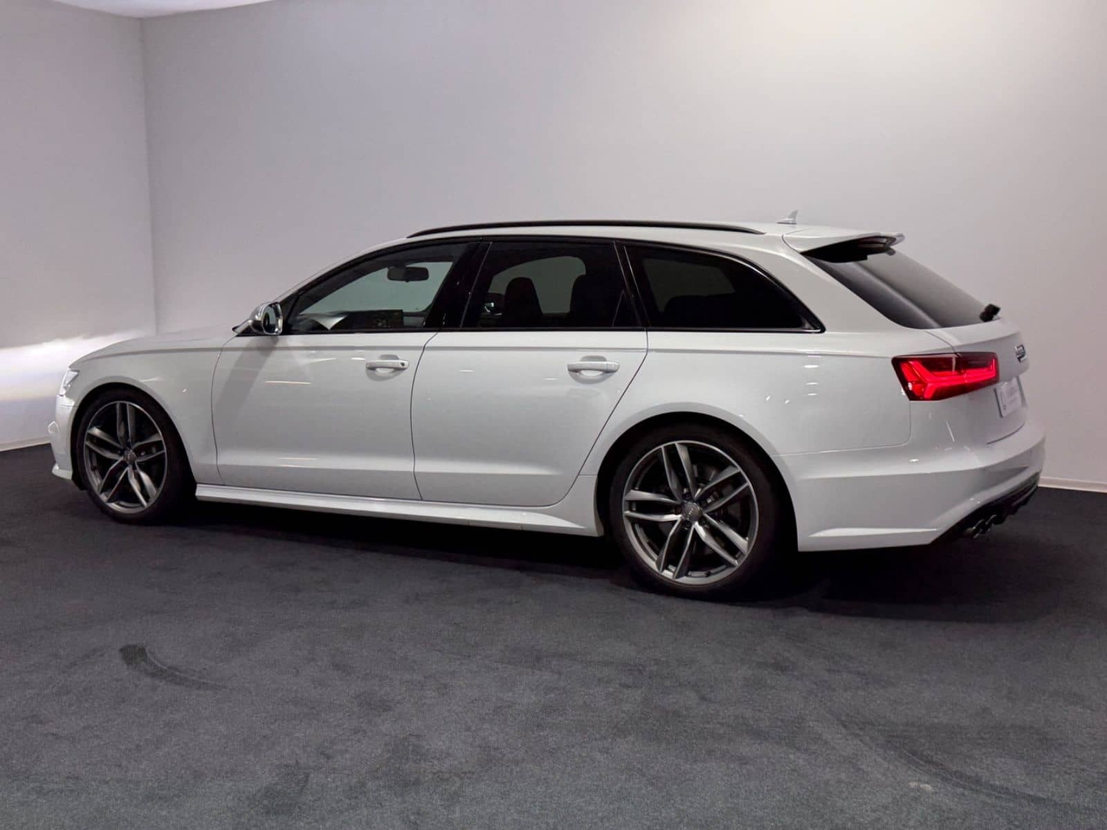 Audi S6 Avant 4.0 TFSI quattro foto 15