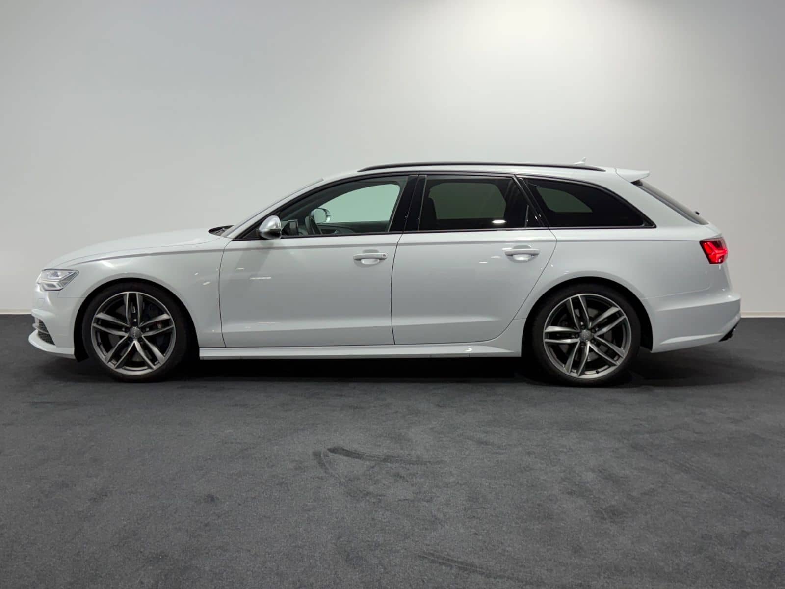 Audi S6 Avant 4.0 TFSI quattro foto 16