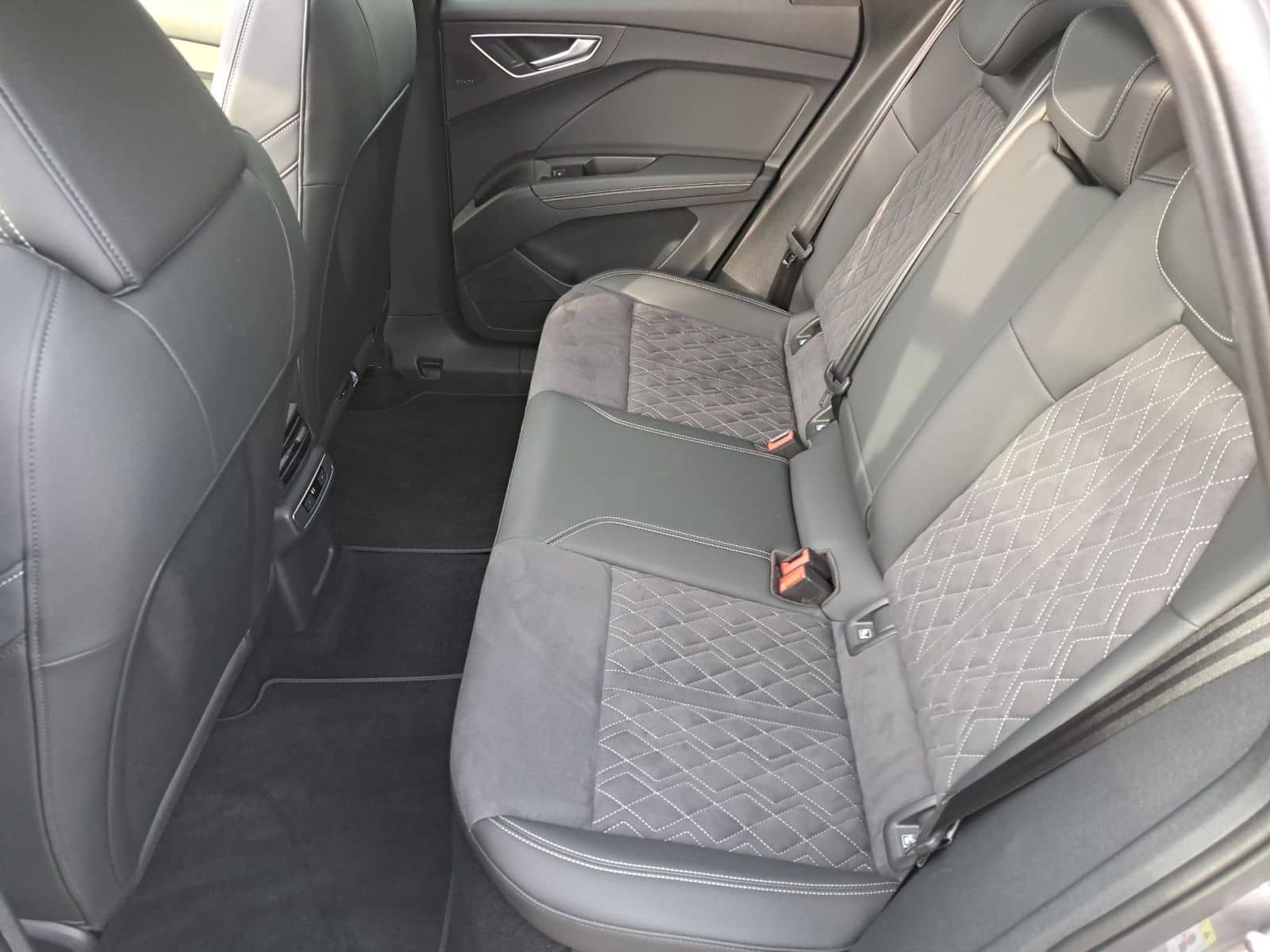 Audi Q4 e-tron Sportback 50 quattro S line PANO MATRI foto 15