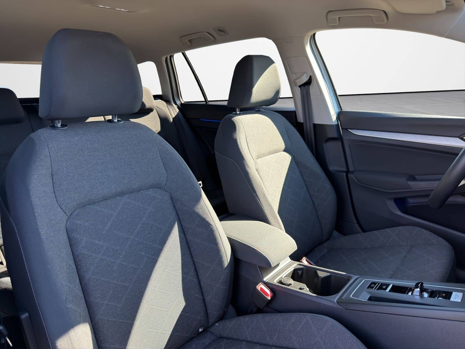 Volkswagen Golf Variant 2.0TDI Life LED/AHK/StHz/App/Navi/A foto 14