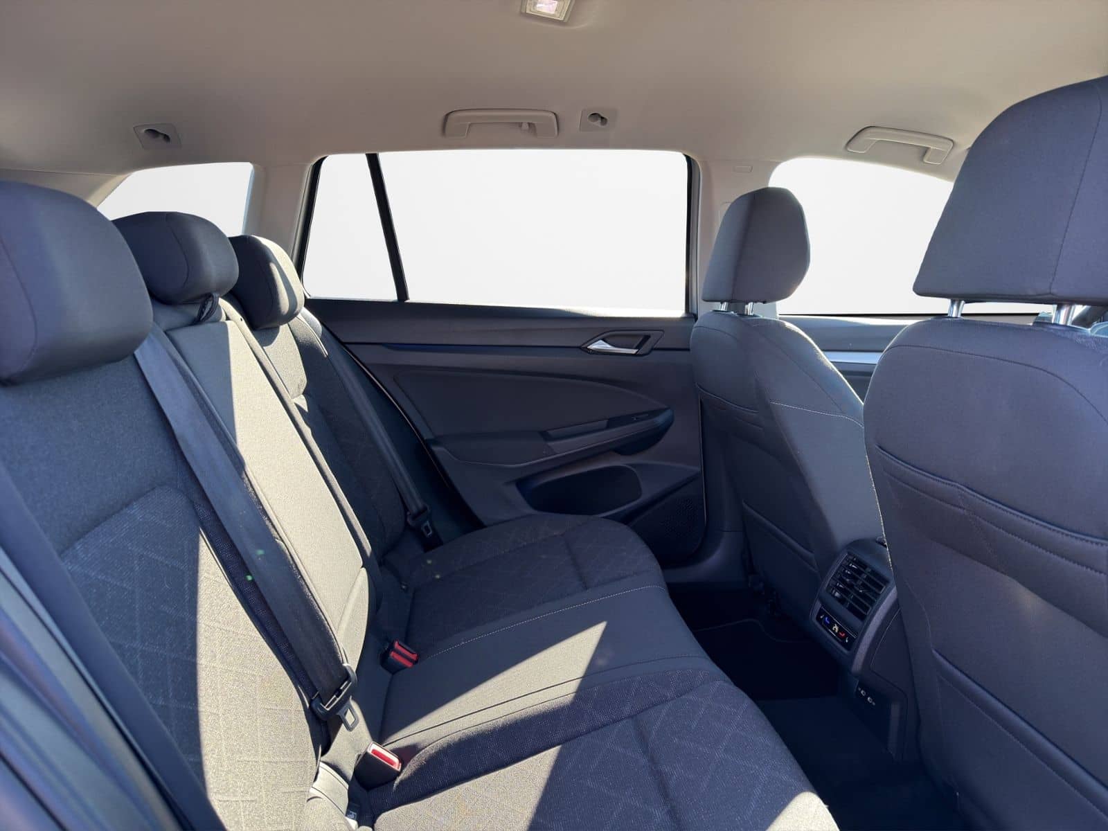 Volkswagen Golf Variant 2.0TDI Life LED/AHK/StHz/App/Navi/A foto 16