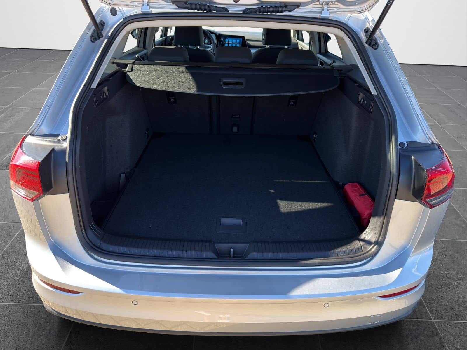 Volkswagen Golf Variant 2.0TDI Life LED/AHK/StHz/App/Navi/A foto 21