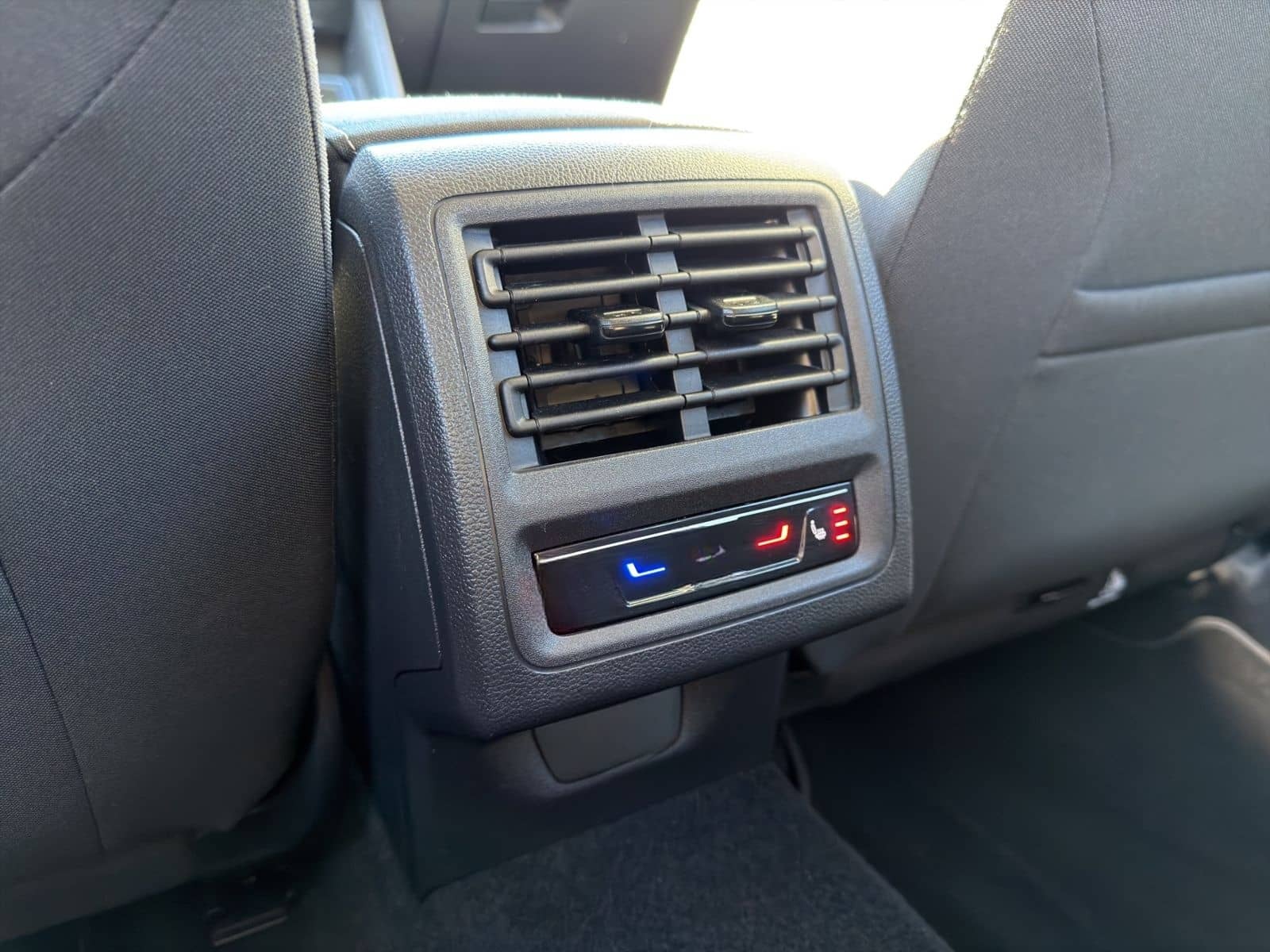 Volkswagen Golf Variant 2.0TDI Life LED/AHK/StHz/App/Navi/A foto 24