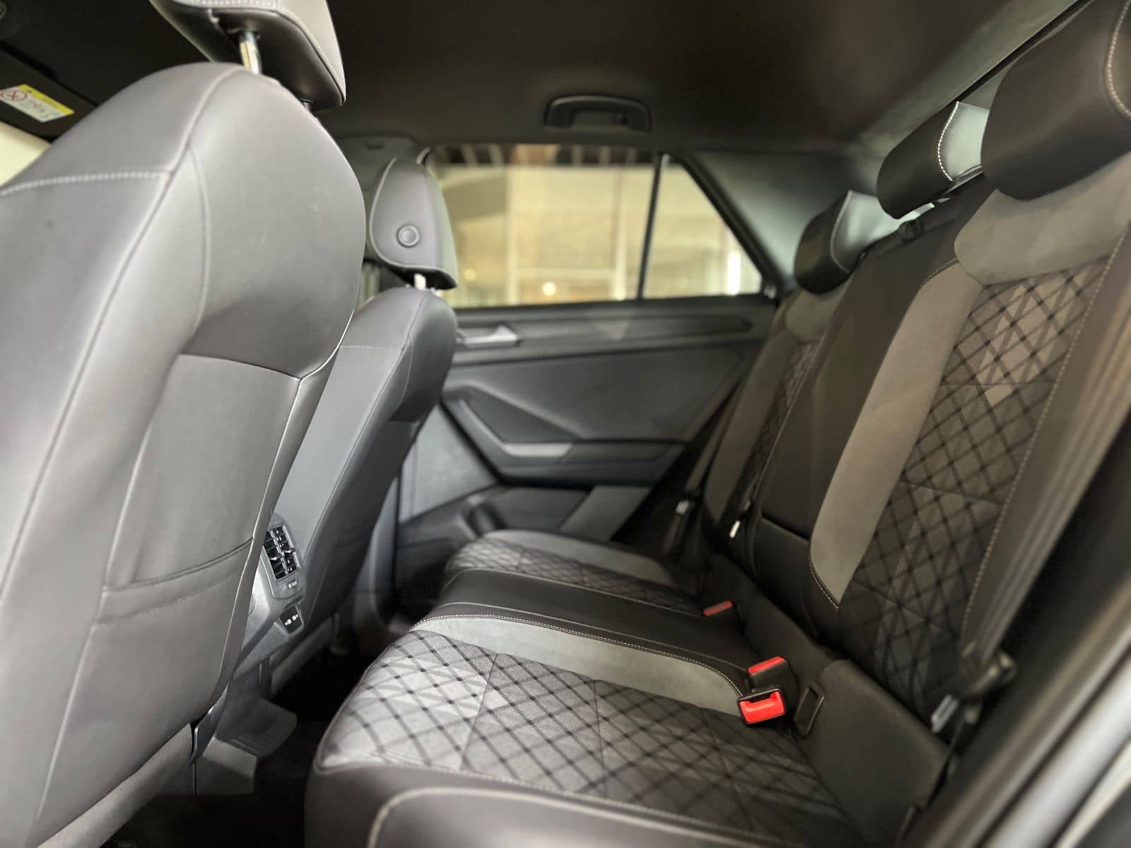 Volkswagen T-Roc R-Line/KAMERA/NAVI/AHK/LED-SCHEINWERFER foto 14