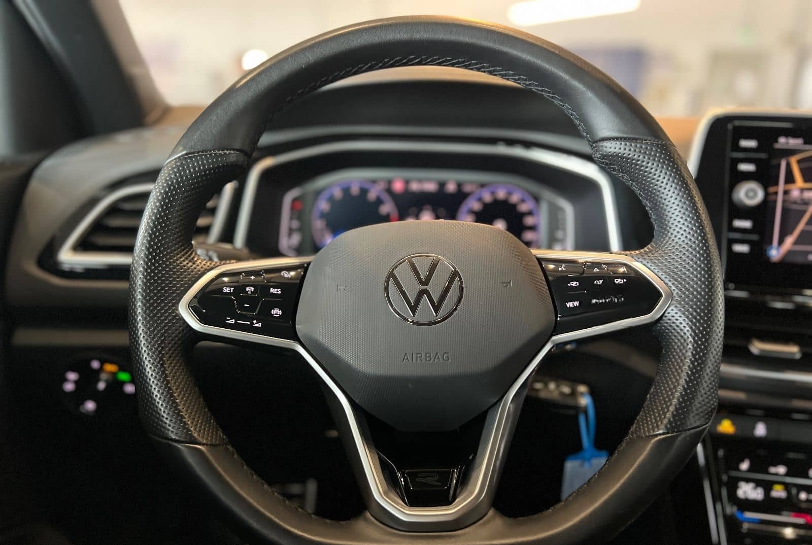 Volkswagen T-Roc R-Line/KAMERA/NAVI/AHK/LED-SCHEINWERFER foto 18