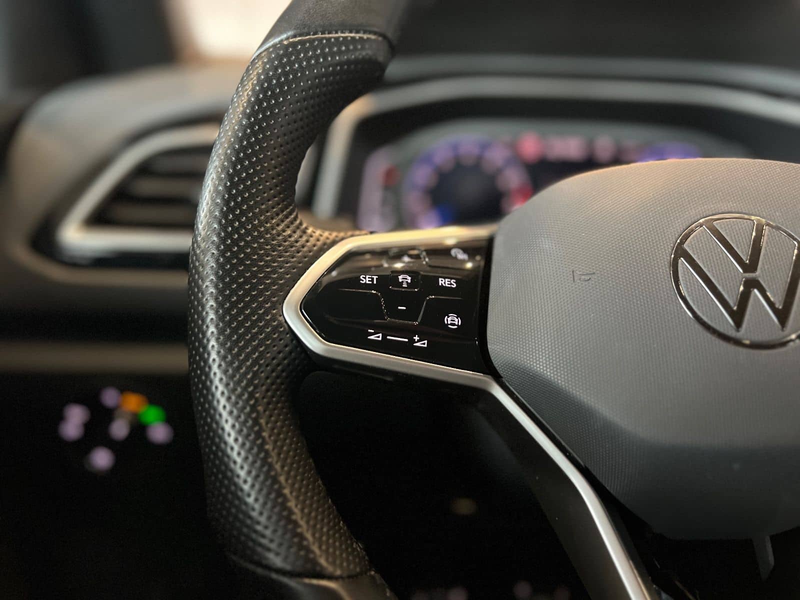 Volkswagen T-Roc R-Line/KAMERA/NAVI/AHK/LED-SCHEINWERFER foto 19