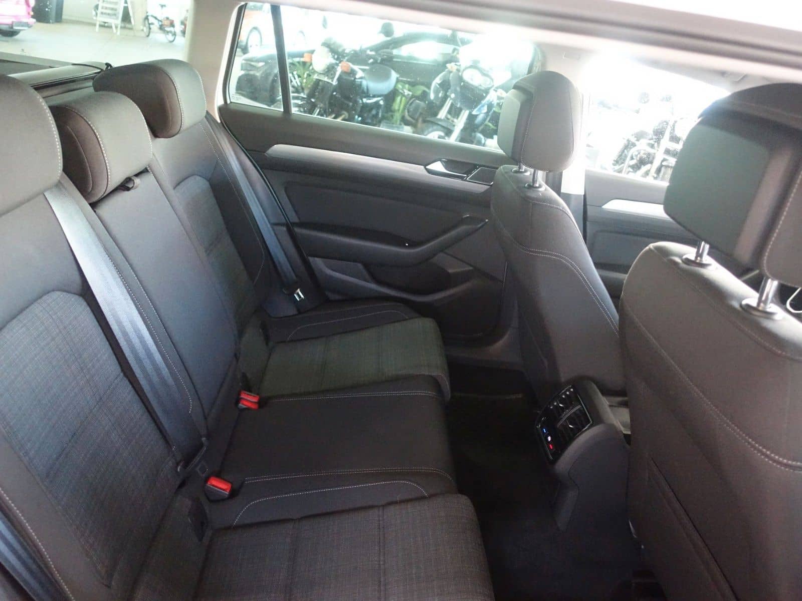 Volkswagen Passat Variant Business PLUS; NAV/ ACC/ KAM/ LED foto 14