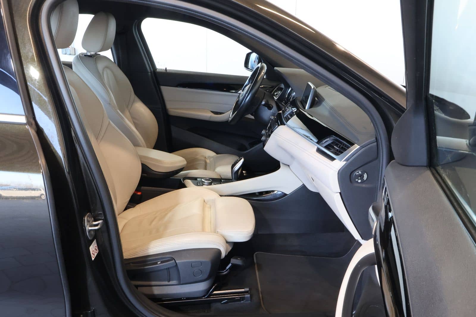 BMW X2 xDrive 18 d M Sport NAVI+LED+AHK+19" foto 12