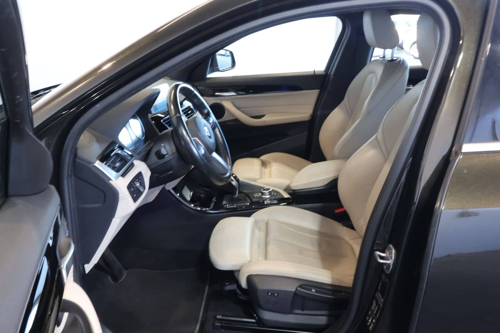 BMW X2 xDrive 18 d M Sport NAVI+LED+AHK+19" foto 10