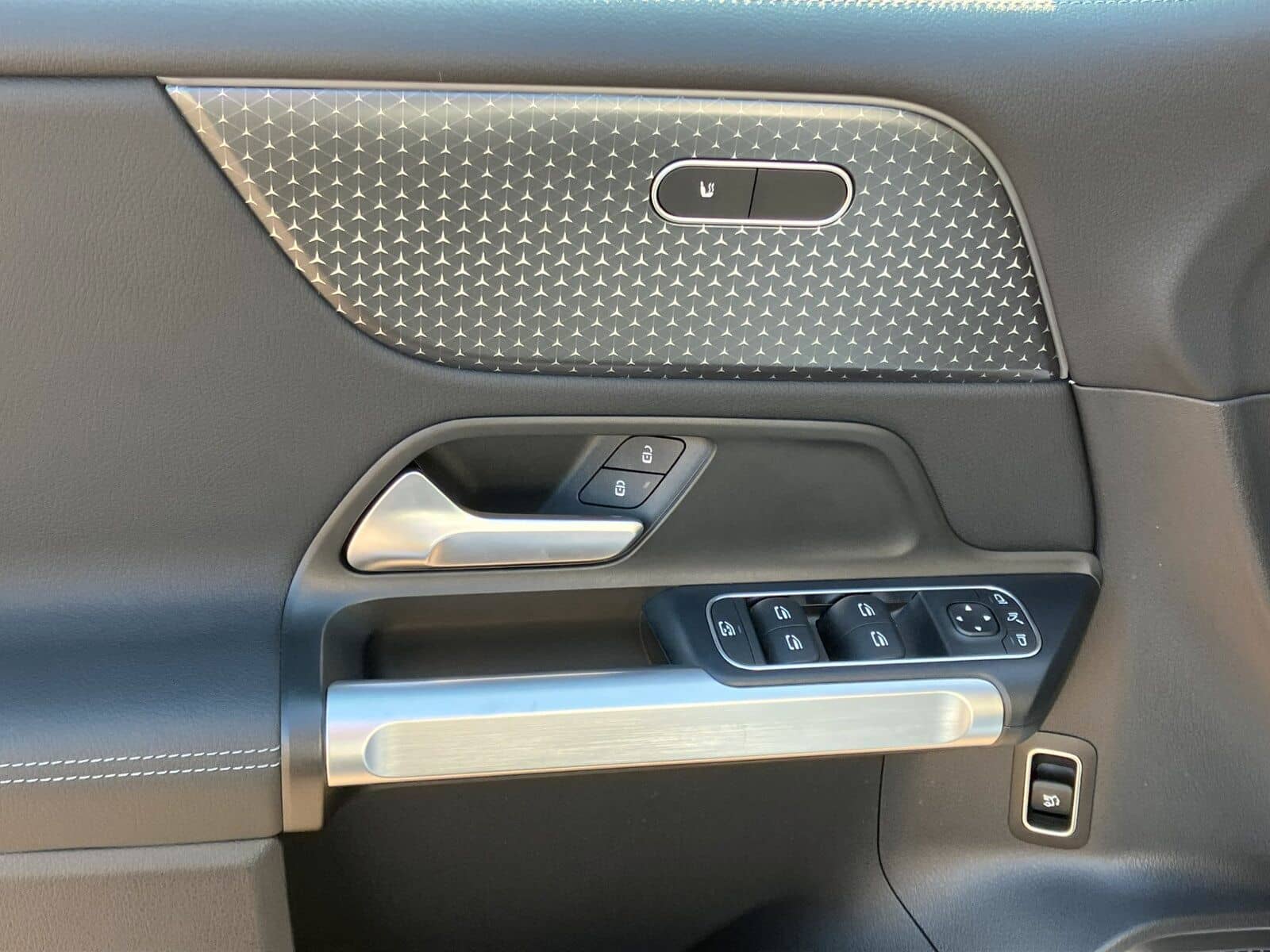 Mercedes-Benz EQB 300 4M Progressive 19"AMG*Lenkradhzg*TotwLED foto 6