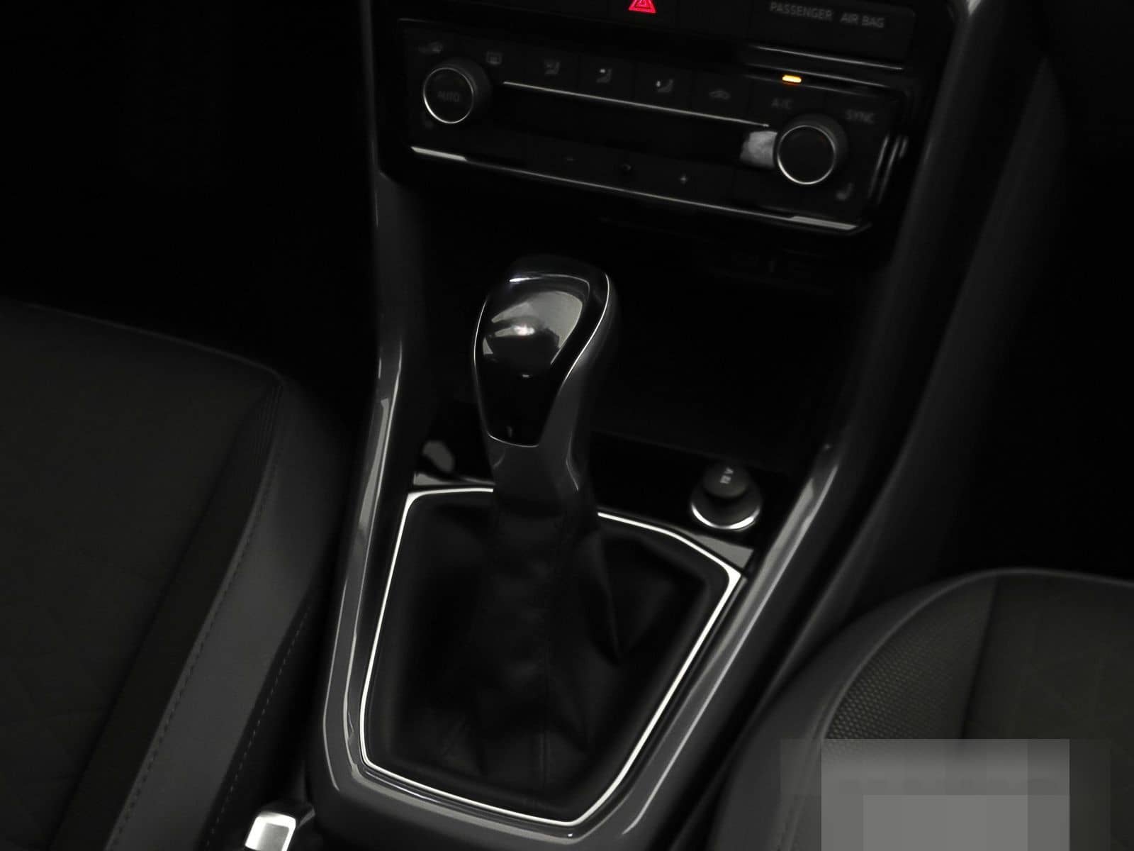 Volkswagen T-Cross Style 1.5 TSI LED Navi ParkPilot RearVie foto 16