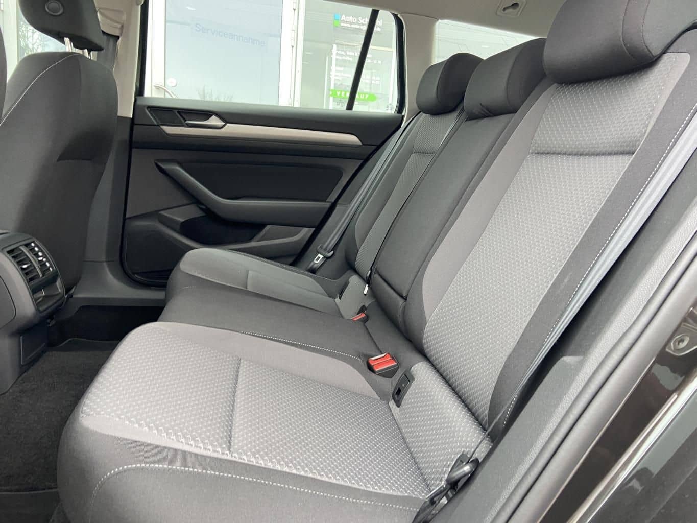 Volkswagen Passat Variant 1.5 TSI Business Premium APP-CONN foto 11