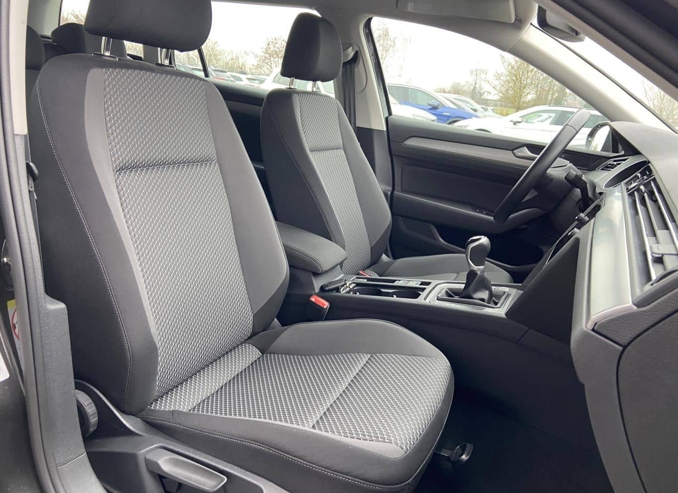 Volkswagen Passat Variant 1.5 TSI Business Premium APP-CONN foto 13