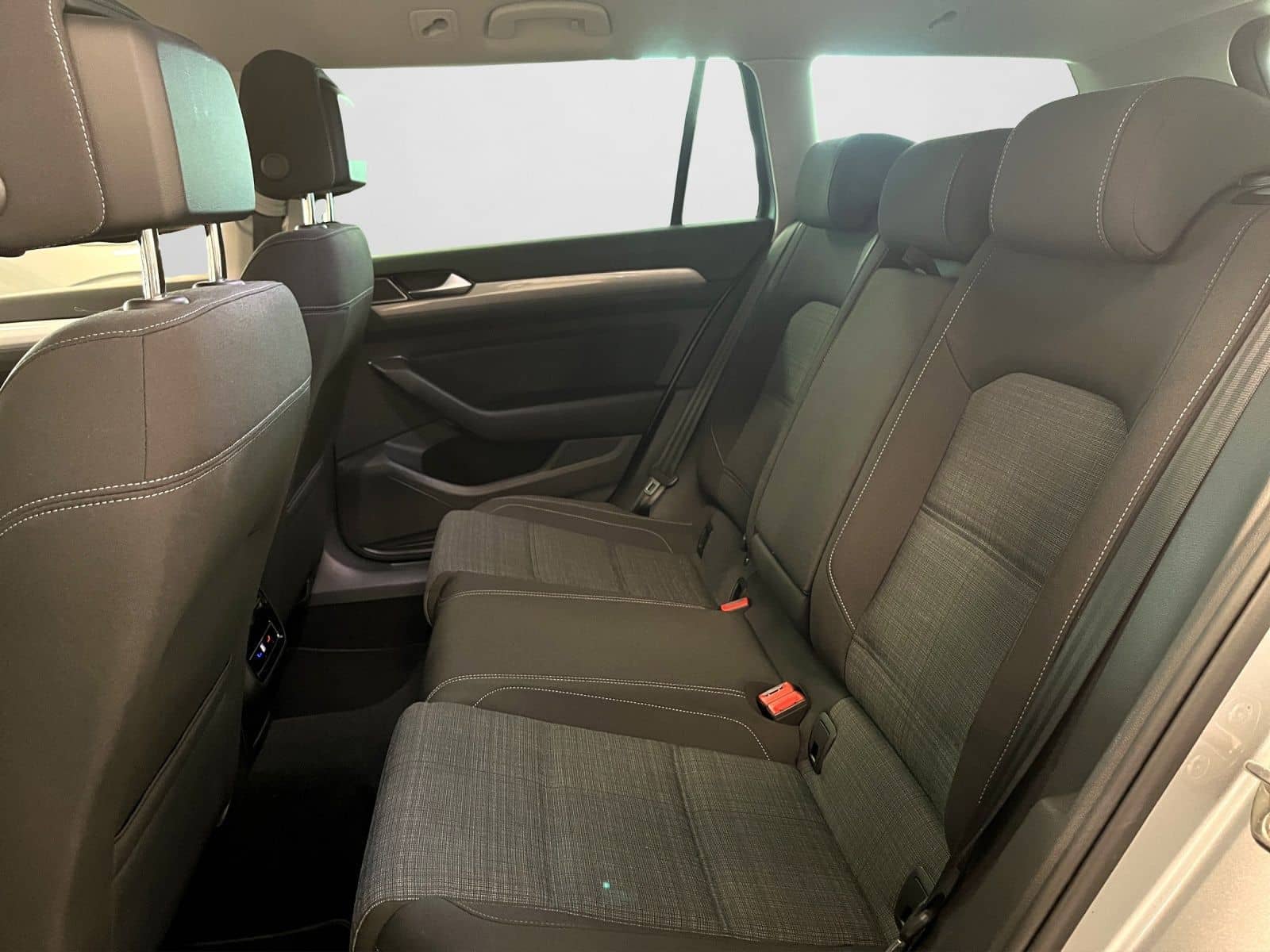 Volkswagen Passat Variant 1.5 TSI DSG Business, Navi, Sitzh foto 15