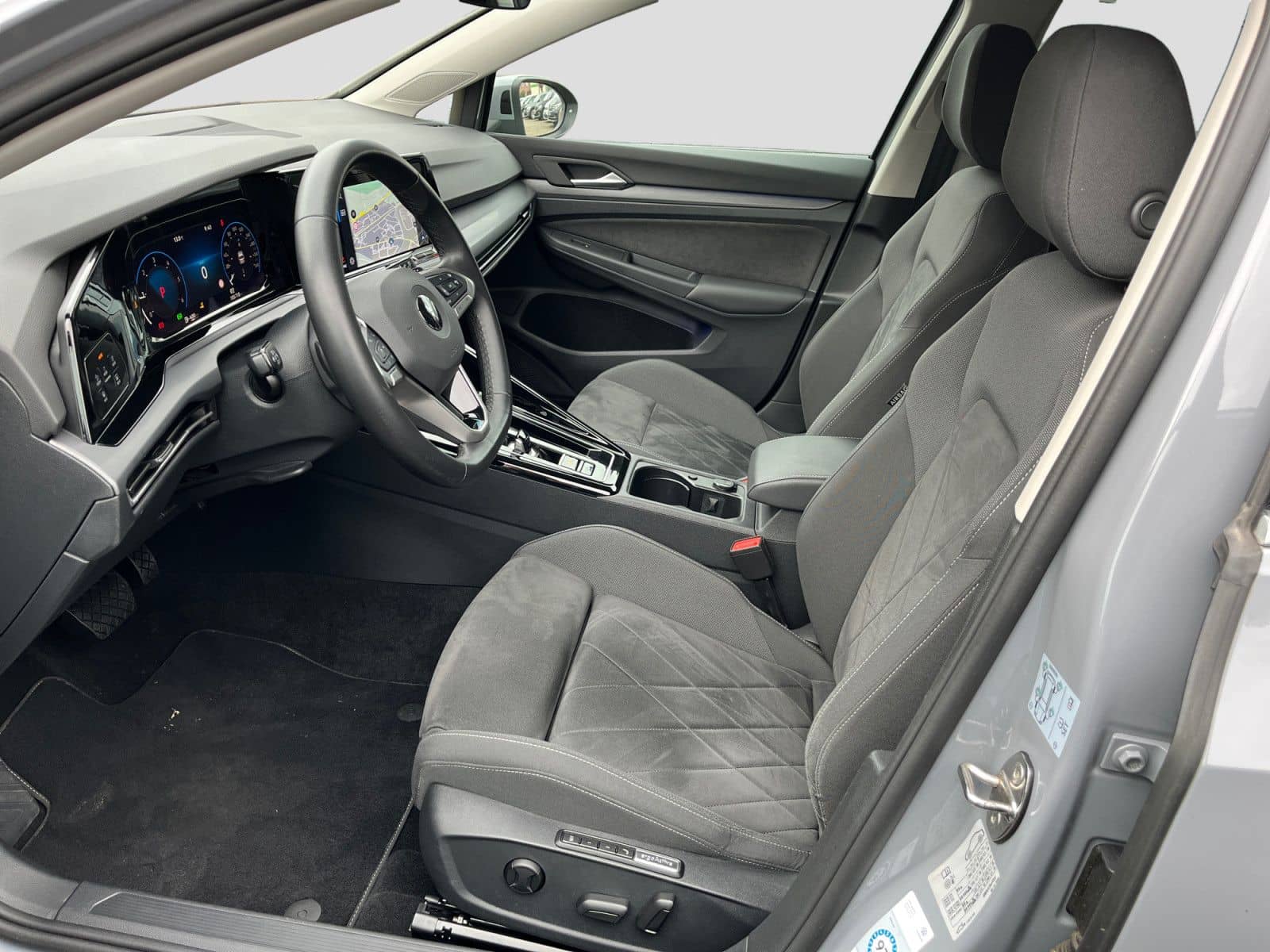 Volkswagen Golf VIII Variant 2.0TDI DSG Style AHK Cam Matri foto 10