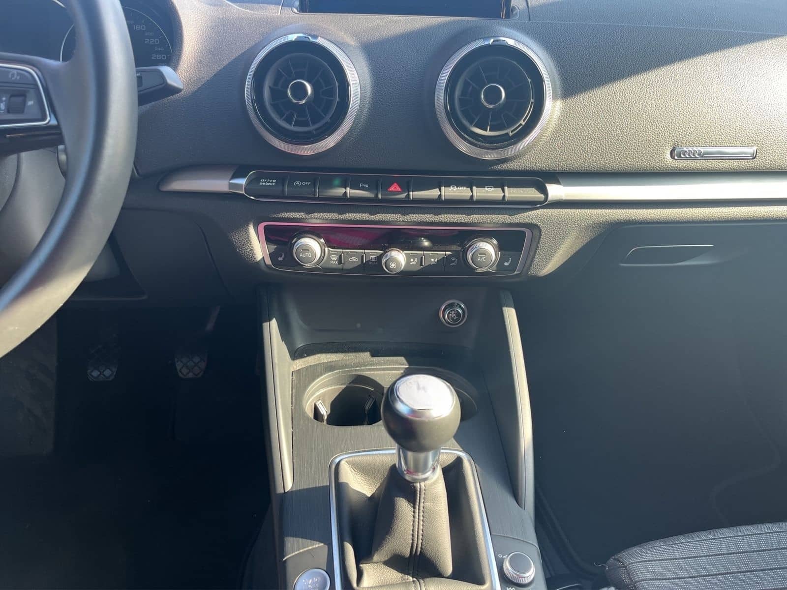 Audi A3 Limousine 30 TFSI Sport / S-Line / LED / DAB foto 18