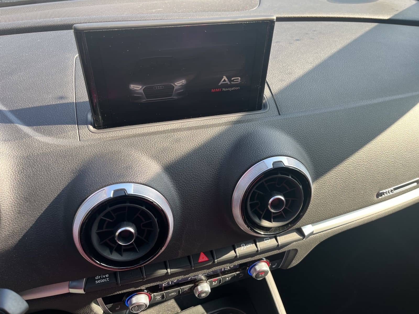 Audi A3 Limousine 30 TFSI Sport / S-Line / LED / DAB foto 23
