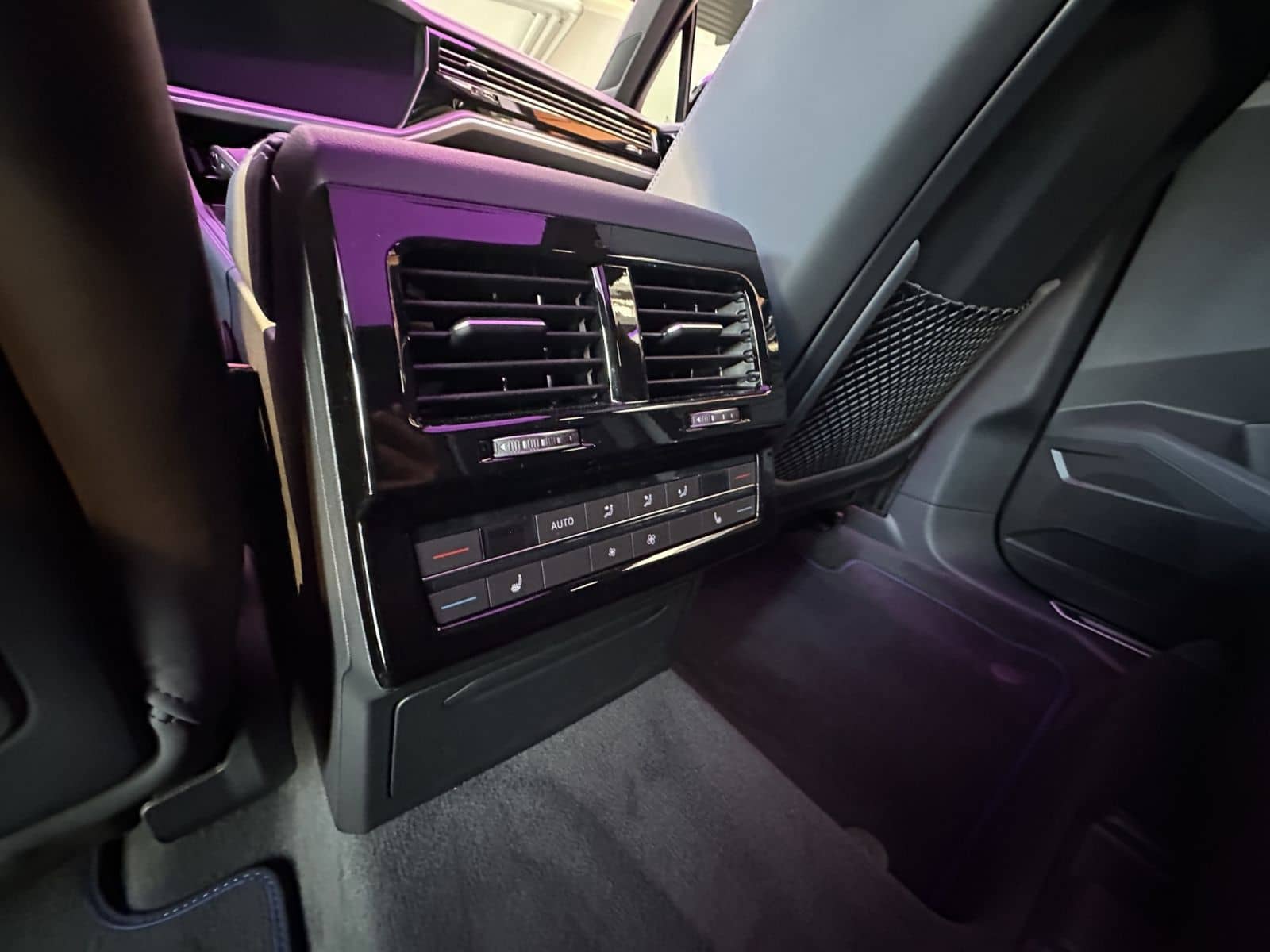 Volkswagen Touareg R 3,0 l V6 eHybrid OPF 4MOTION 250 kW (3 foto 13