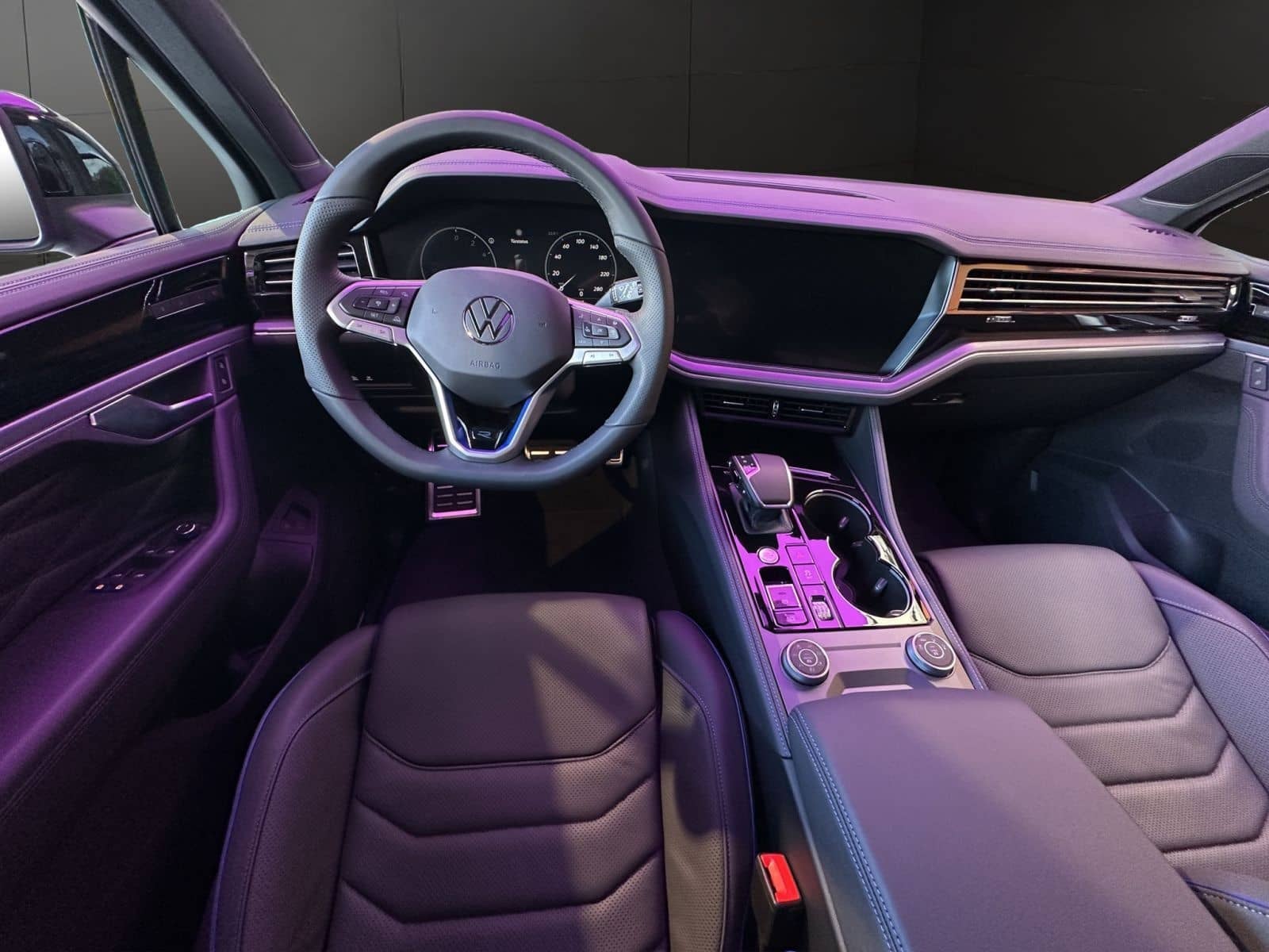 Volkswagen Touareg R 3,0 l V6 eHybrid OPF 4MOTION 250 kW (3 foto 9