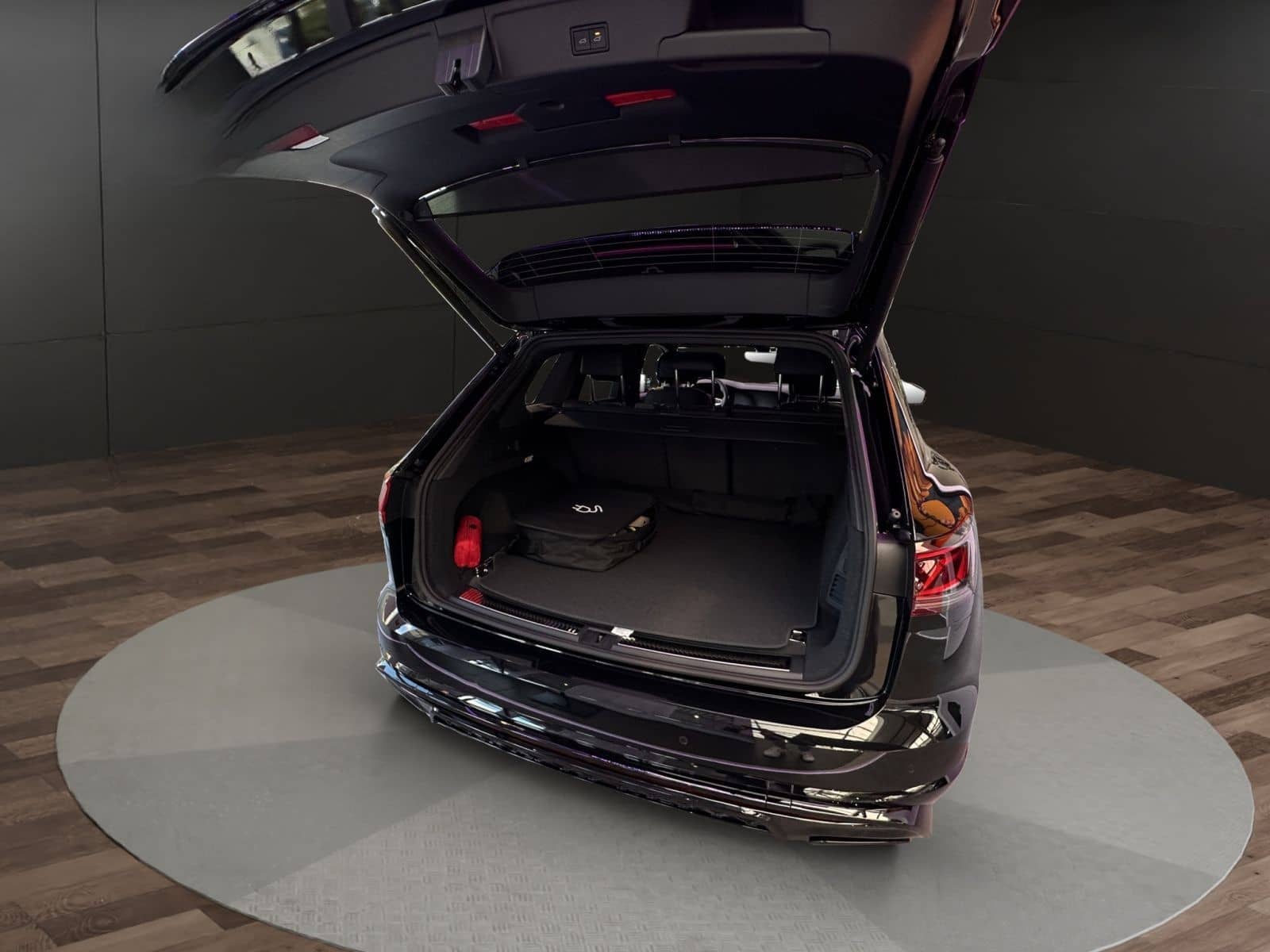 Volkswagen Touareg R 3,0 l V6 eHybrid OPF 4MOTION 250 kW (3 foto 10