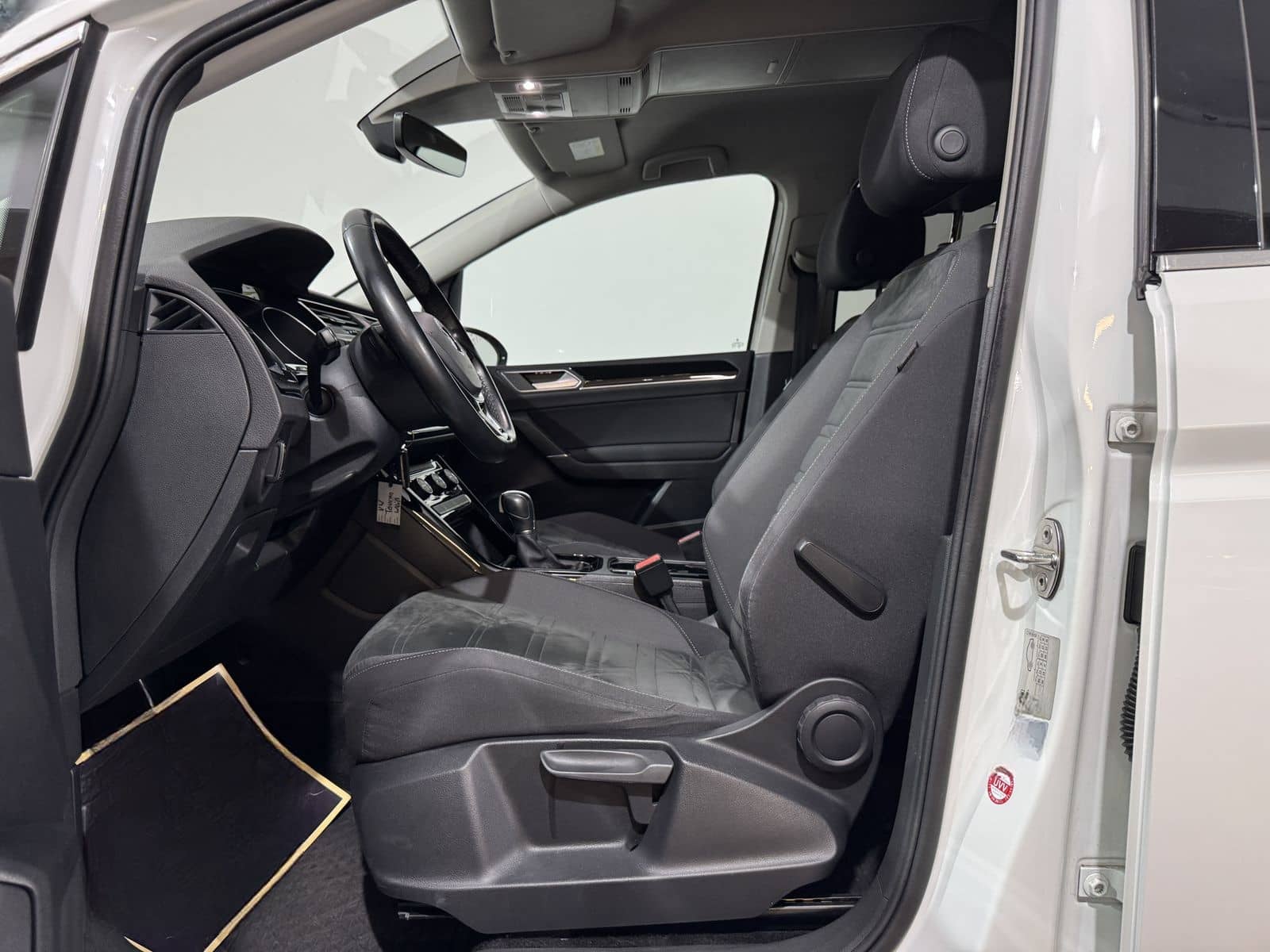 Volkswagen Touran 1.8 TSI Highline*R-Line*Kamera*LED*AHK* foto 13