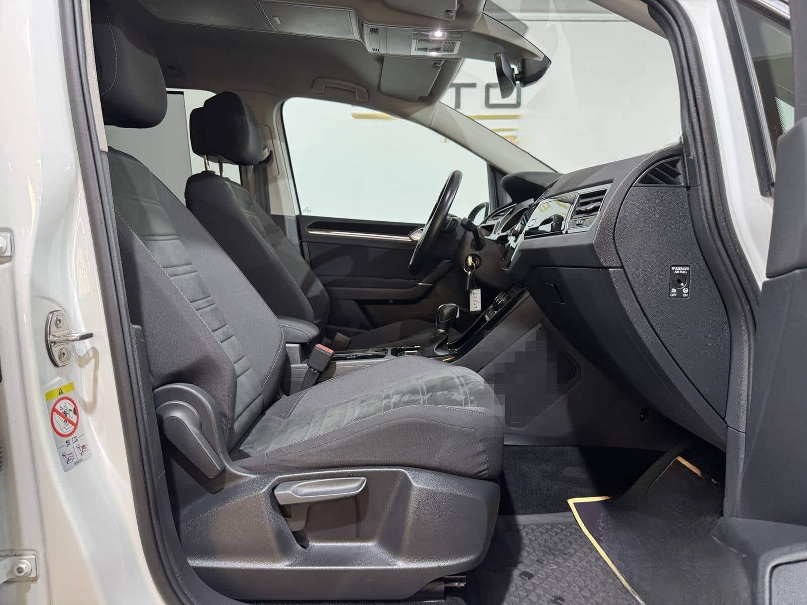 Volkswagen Touran 1.8 TSI Highline*R-Line*Kamera*LED*AHK* foto 16