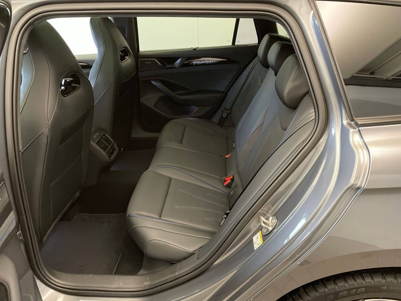 Volkswagen Passat R-Line 1.5 l eHybrid 200 kW DSG*AHK*SOUND foto 11