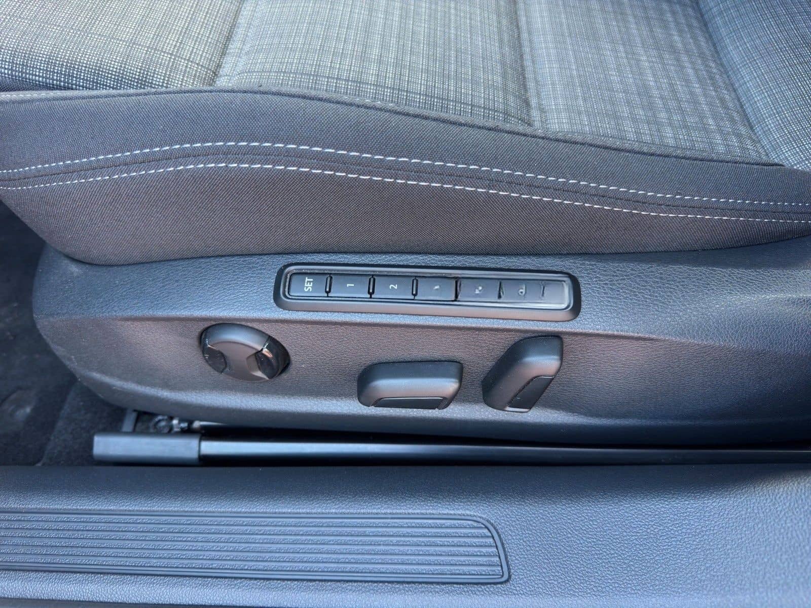 Volkswagen Passat Variant 2.0 TDI DSG,Navi,LED,ACC,Kamera foto 11