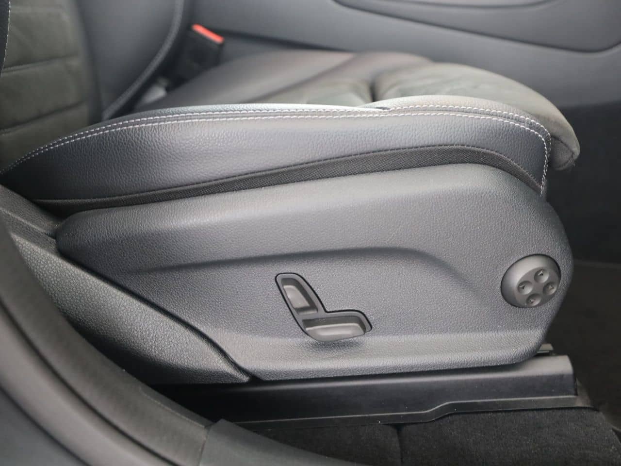 Mercedes-Benz GLC 220 d 4M AMG MBUX AHK Distronic HUD Kamera foto 18