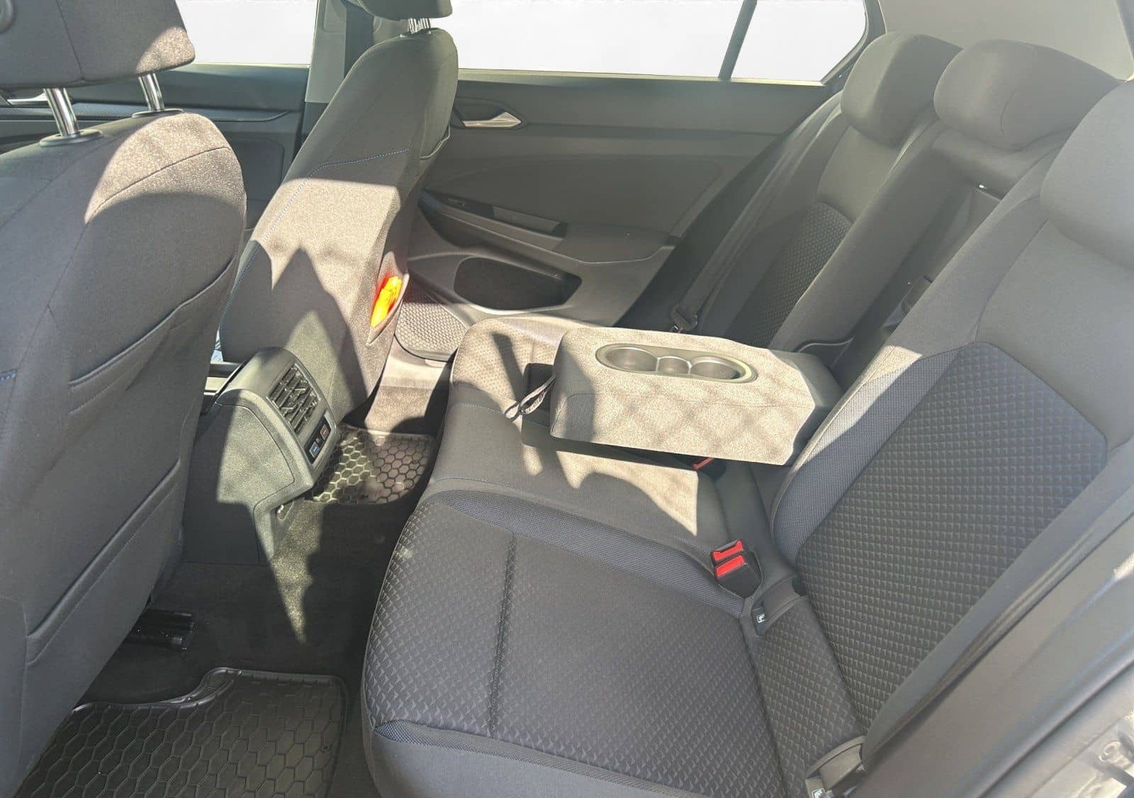 Volkswagen Golf VIII 1.5 TSI DSG UNITED | NAVI | ACC | LED foto 11