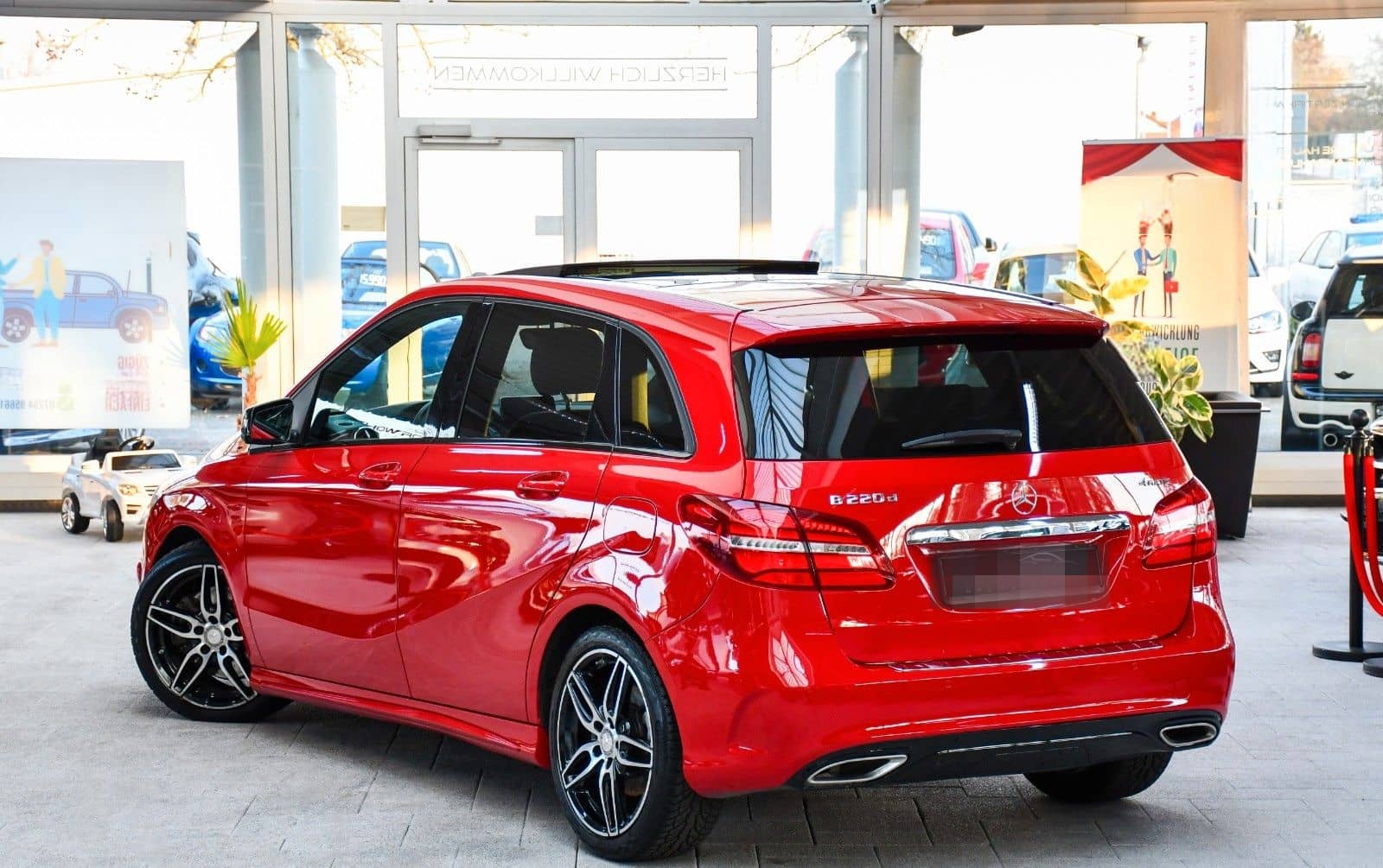 Mercedes-Benz B 220d 4Matic AMG-Line Night-Paket 1.Hand foto 4