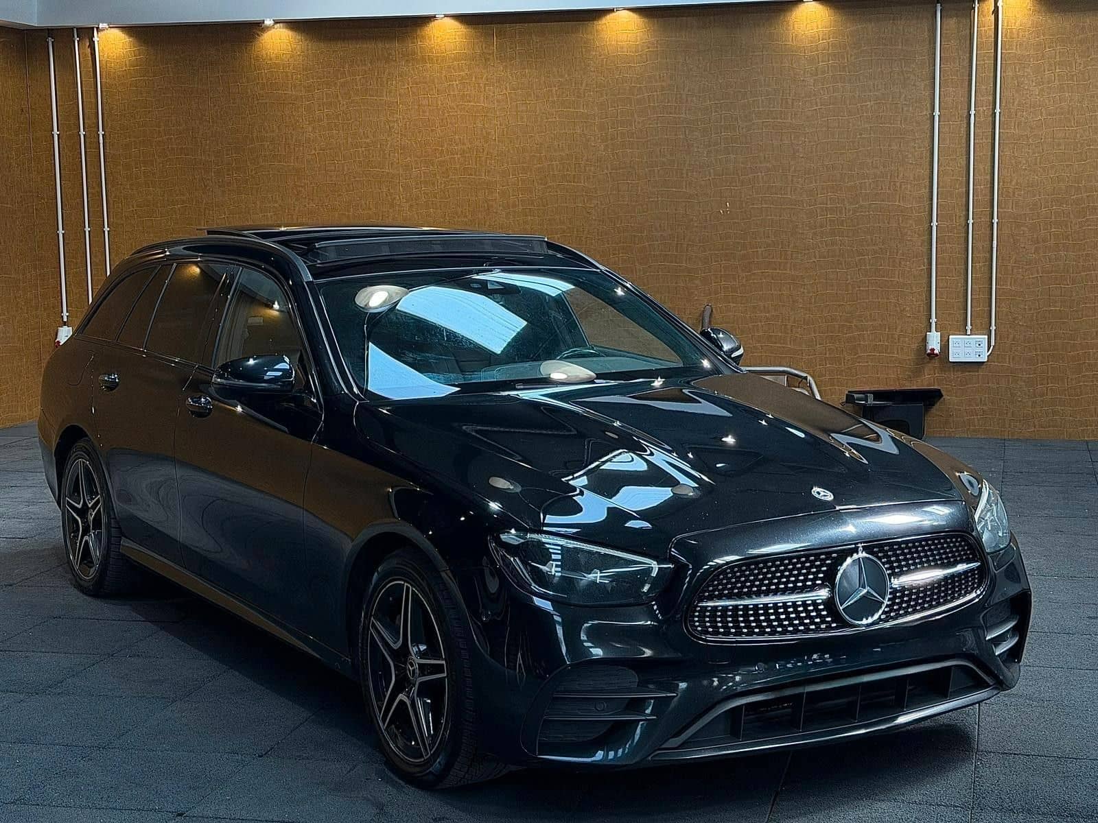 Mercedes-Benz E 300 DE KOMBI AMG PACKET MEGA VOLL foto 2