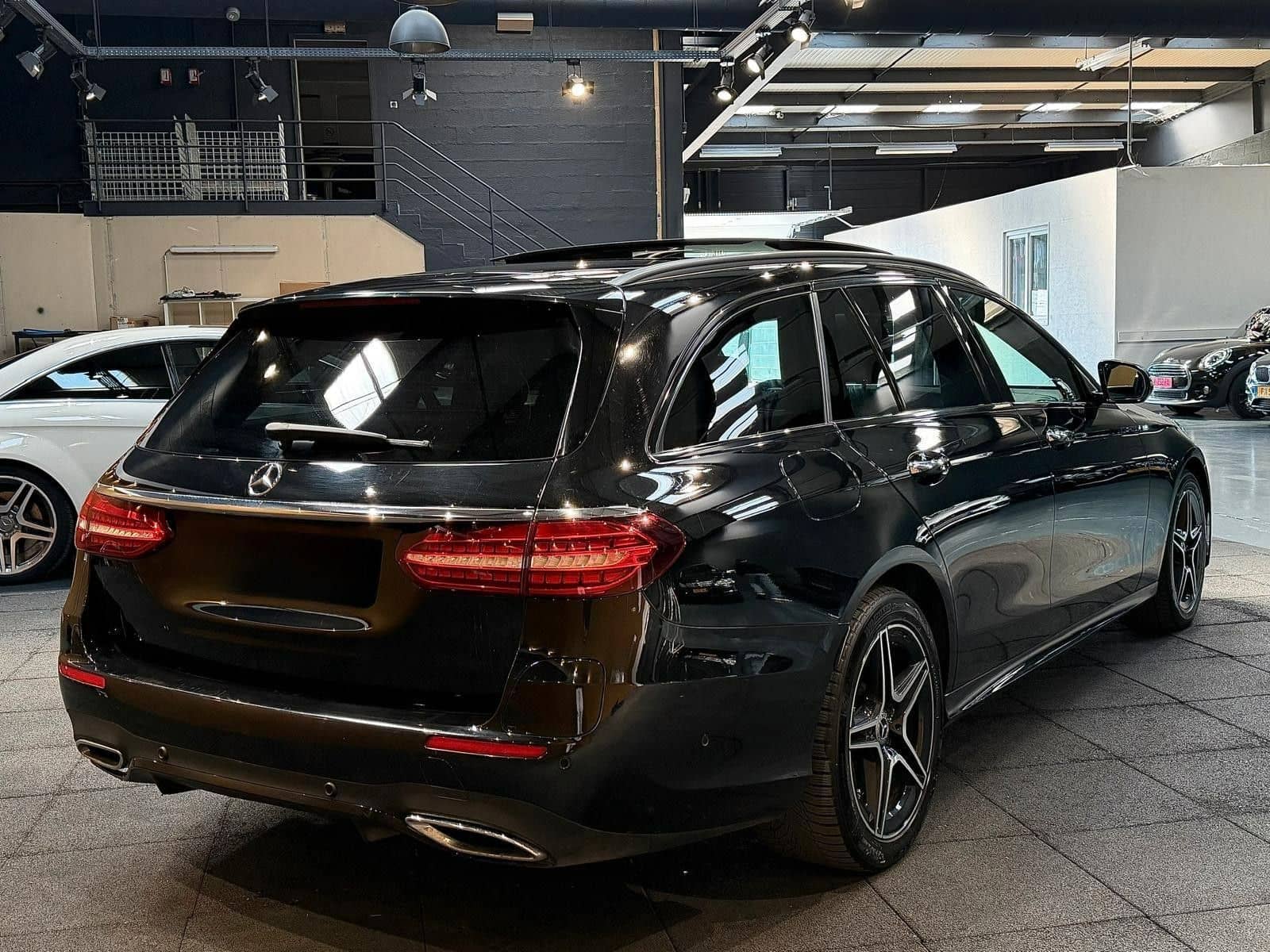 Mercedes-Benz E 300 DE KOMBI AMG PACKET MEGA VOLL foto 3