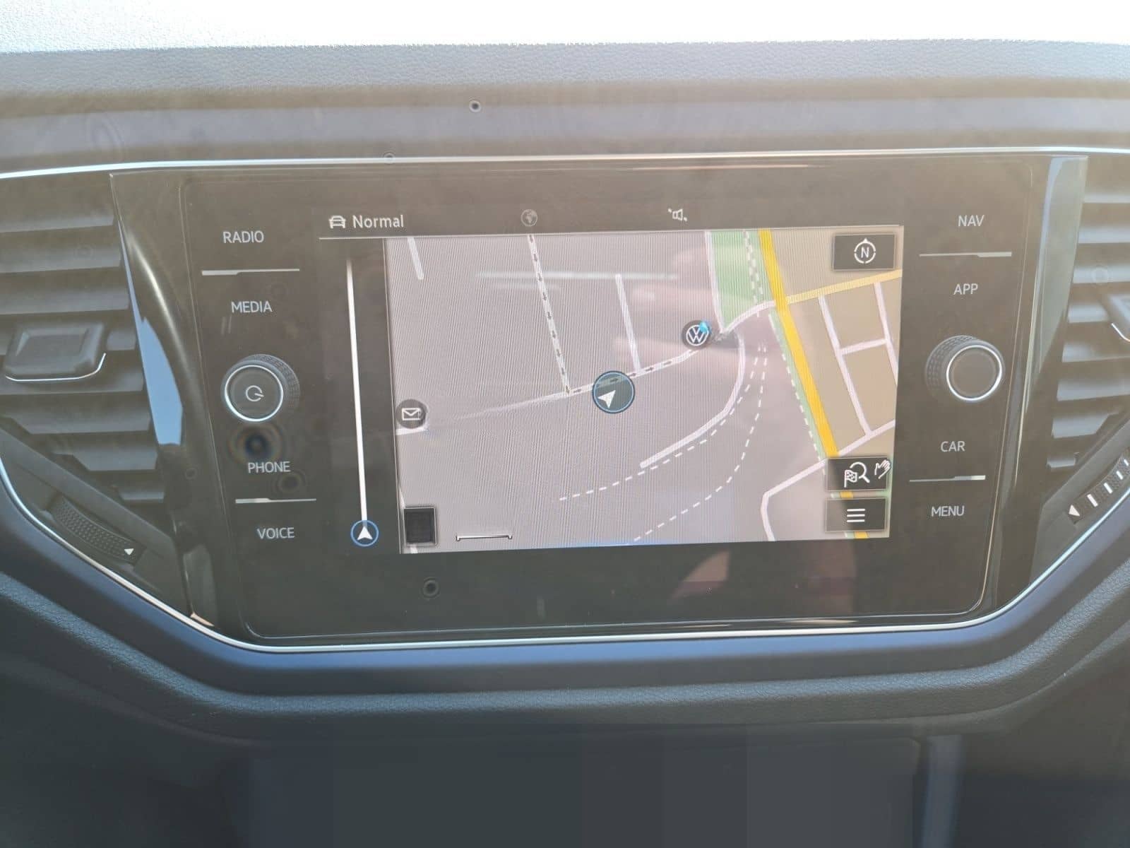 Volkswagen T-Roc United 1.5 TSI DSG, KAM/NAVI/SHZ/2xPDC/KLI foto 17