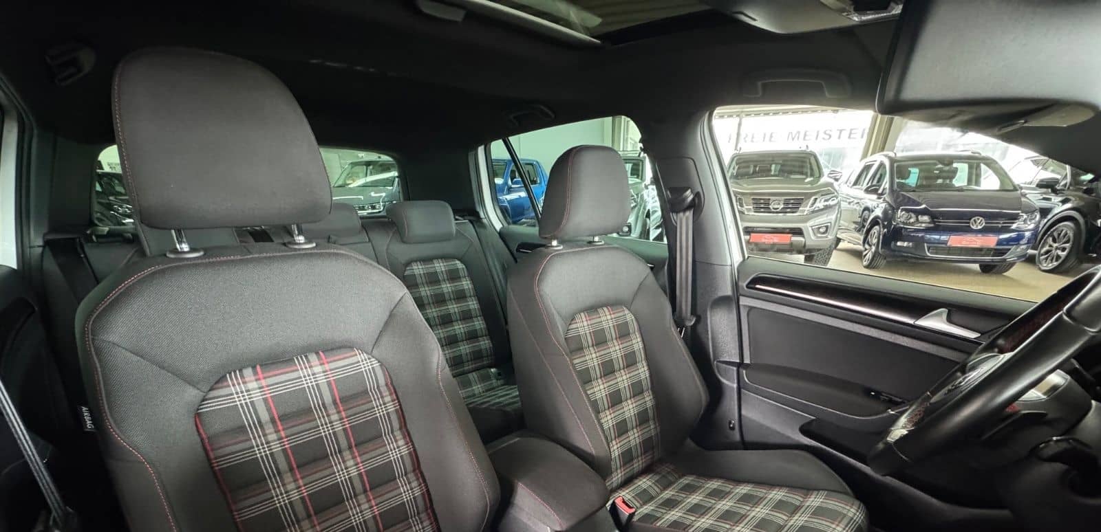 Volkswagen Golf VII Lim. GTI DSG *SHZ*PAN*ACC*NAV*PDC*RK*BX foto 9