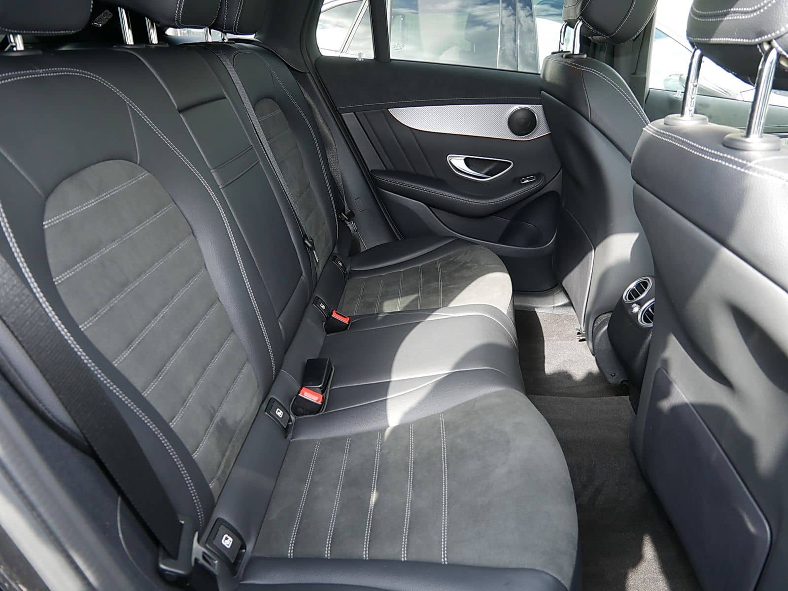 Mercedes-Benz EQC 400 4MATIC AMG+MultiBeam+Ambiente+Kamera+DAB foto 7