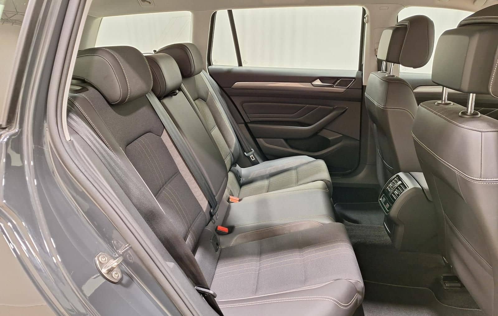 Volkswagen Passat Variant 2.0 TDI Alltrack 4Motion AHZV|LED foto 12