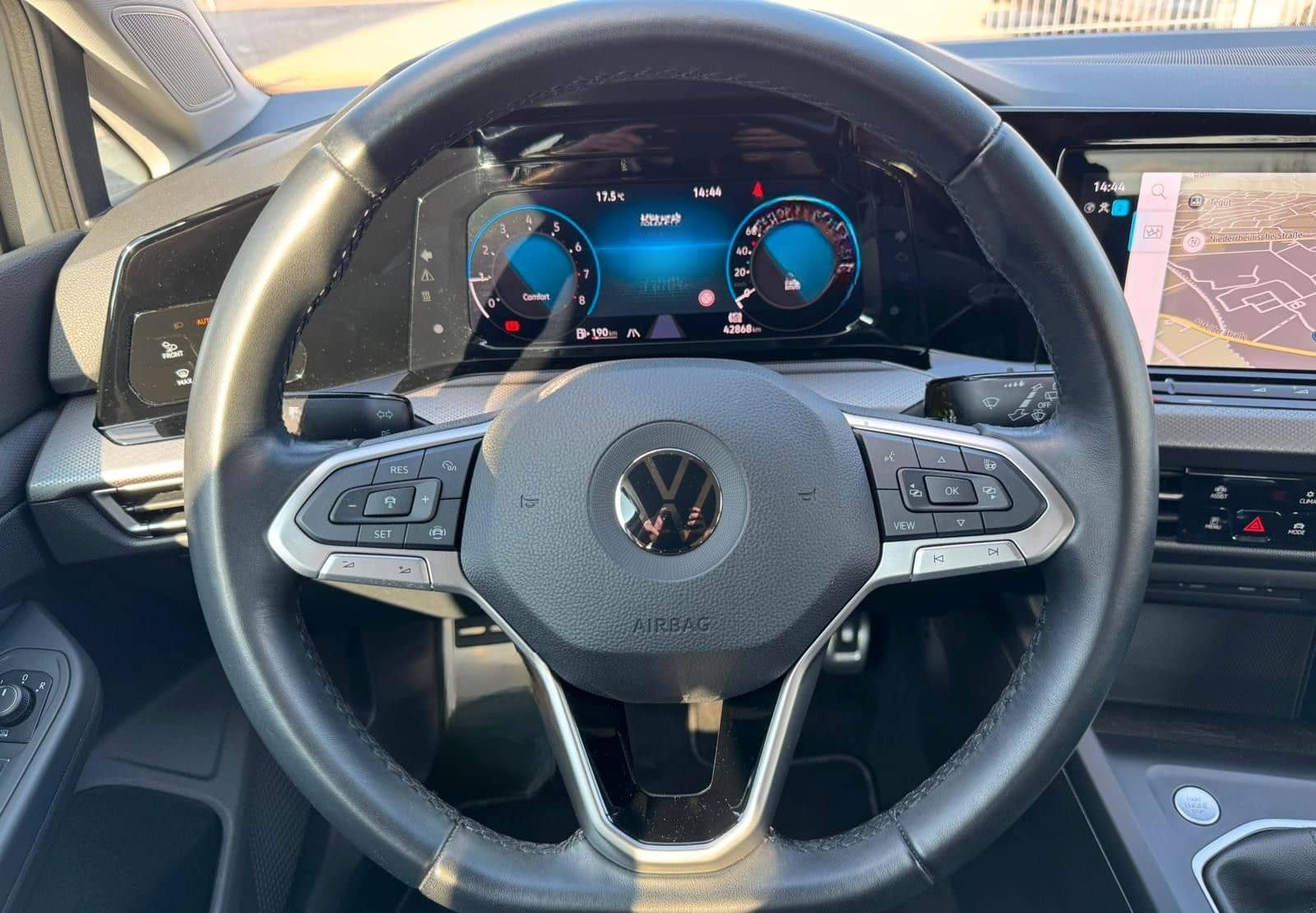 Volkswagen GOLF VIII 1.5 TSI LED KAMERA NAVI APP C. LKR.HZ. foto 13