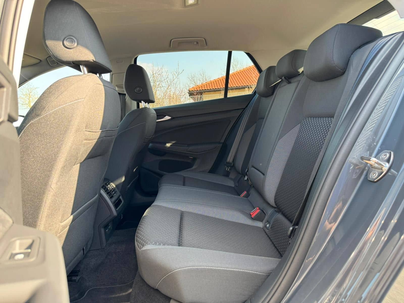 Volkswagen GOLF VIII 1.5 TSI LED KAMERA NAVI APP C. LKR.HZ. foto 21