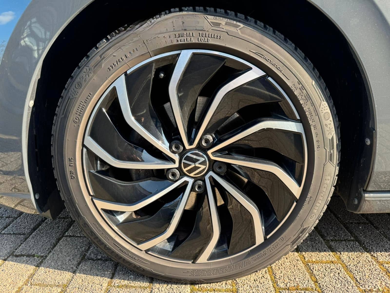 Volkswagen GOLF VIII 1.5 TSI LED KAMERA NAVI APP C. LKR.HZ. foto 25