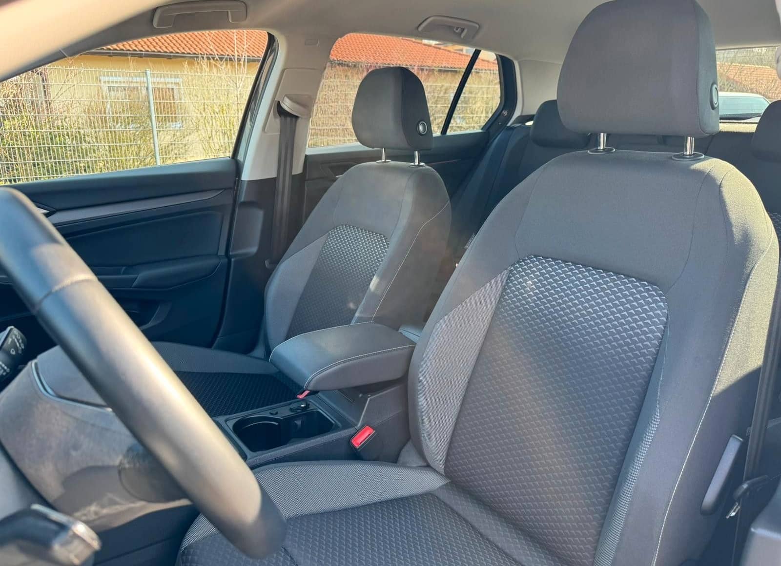 Volkswagen GOLF VIII 1.5 TSI LED KAMERA NAVI APP C. LKR.HZ. foto 10