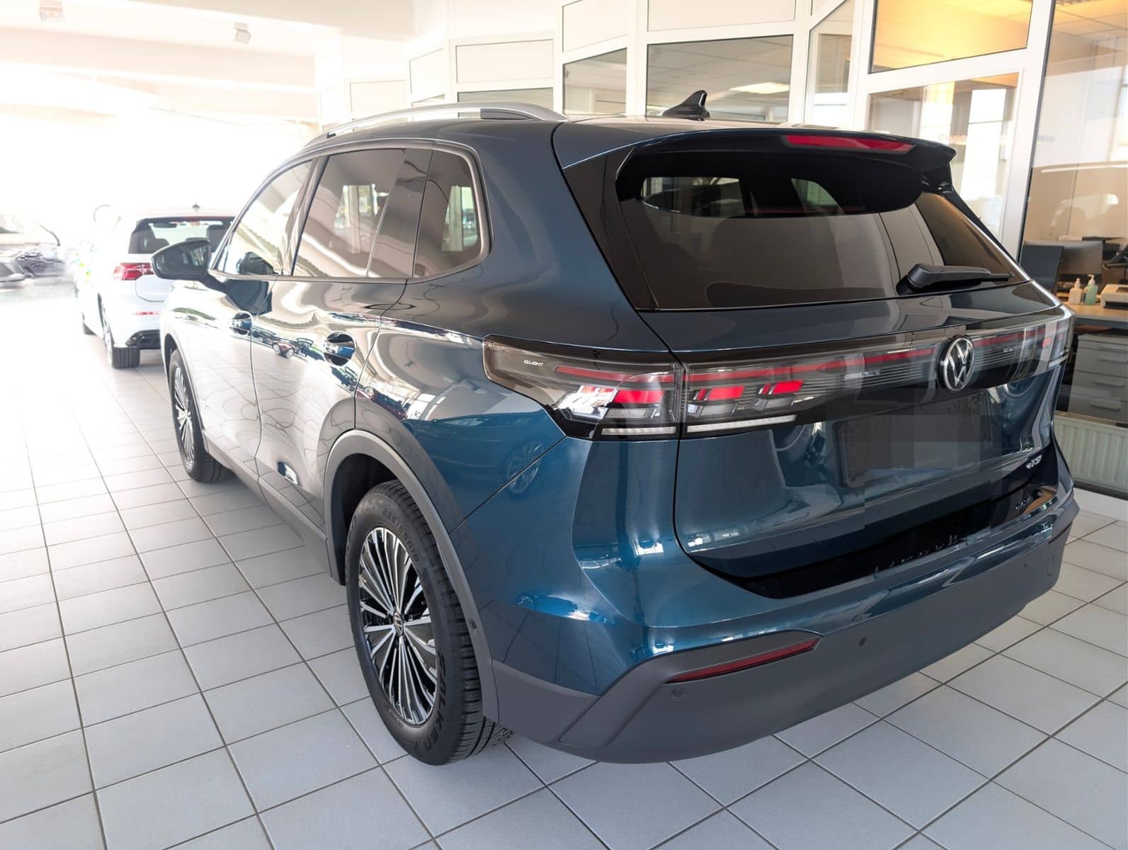 Volkswagen Tiguan 1.5 eTSI DSG NAVI/AZV/KAMERA/LED foto 2