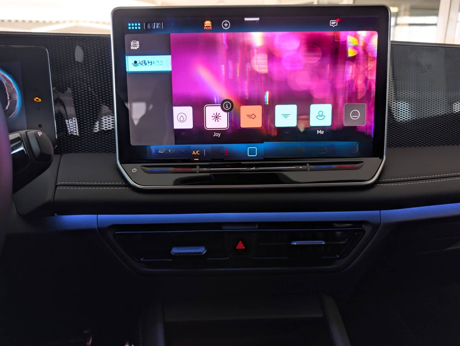 Volkswagen Tiguan 1.5 eTSI DSG NAVI/AZV/KAMERA/LED foto 23